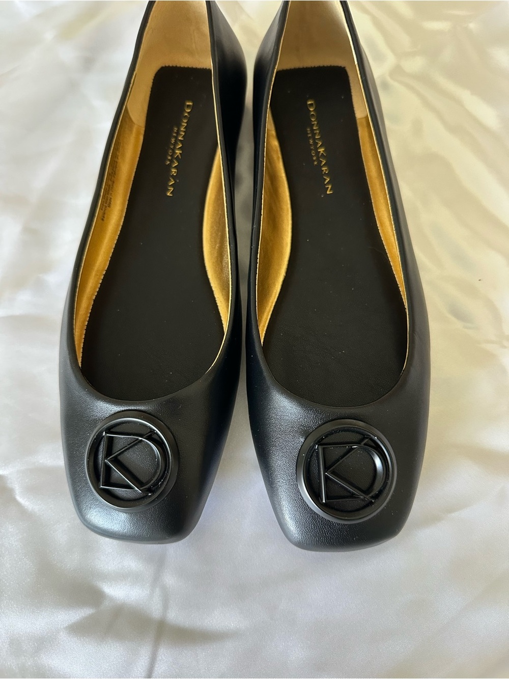 Donna Karan Black Leather Logo Cap-Toe Ballet Flats Sz 9.5. NEVER WORN